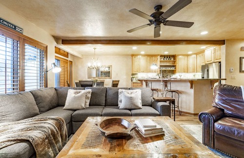 Deer Valley Condo | Summer Deer Valley Retreat Private Hot Tub Lake Views Patio w/BBQ & Seating