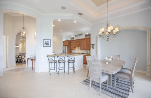 The Majors House | Summer discounts! Upscaled Luxury home in Naples Lely Resort. Recently updated