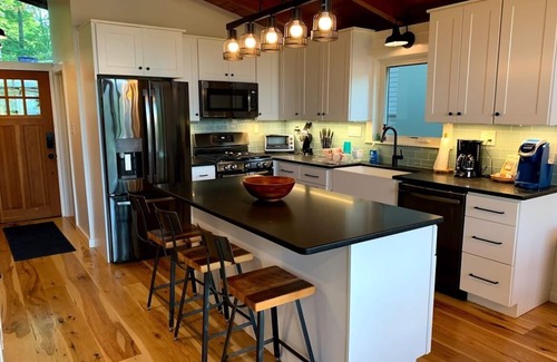 Ludlow House | Summer fun on the lake - great for 2 families or 3 couples - newly remodeled