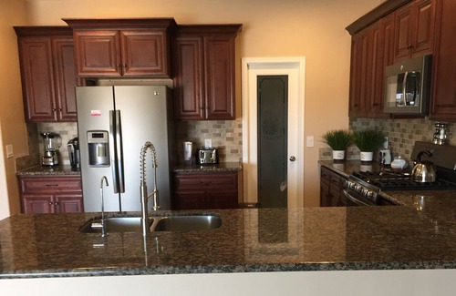 Fort Mohave House | SUMMER FUN -- SPACIOUS VIEW HOME 5 MINUTES TO COLORADO RIVER