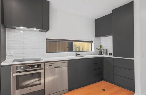 Christchurch City Centre Apartment | Summer fun, Sunny Cosy Sleeps 6 Free Parking