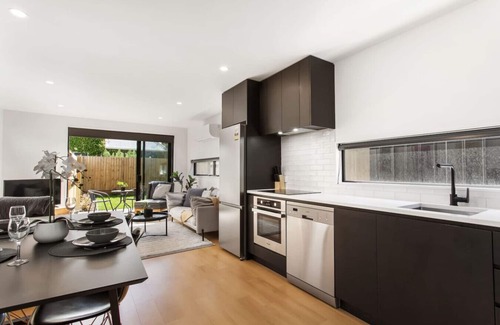 Christchurch City Centre Apartment | Summer fun, Sunny Cosy Sleeps 6 Free Parking