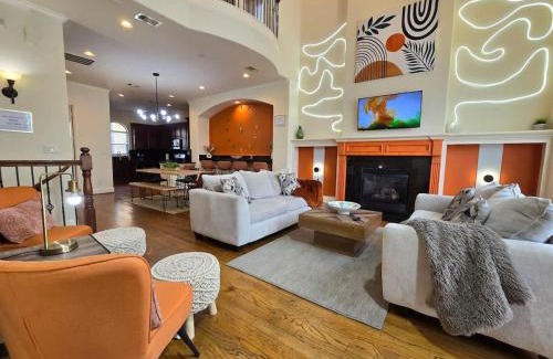 Woodlake - Briar Meadow House | Summer Galleria House Private Jacuzzi Escape