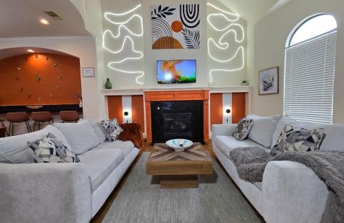 Woodlake - Briar Meadow House | Summer Galleria House Private Jacuzzi Escape