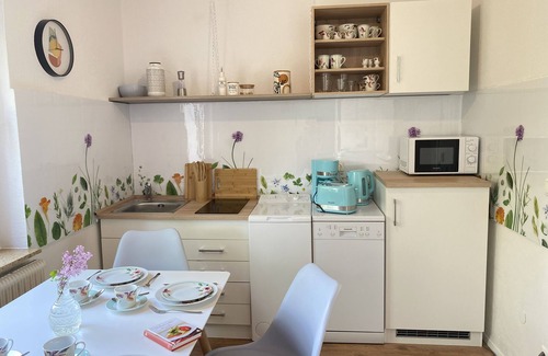 Neudorf-Nord Apartment | Summer garden next to Duisburg main station