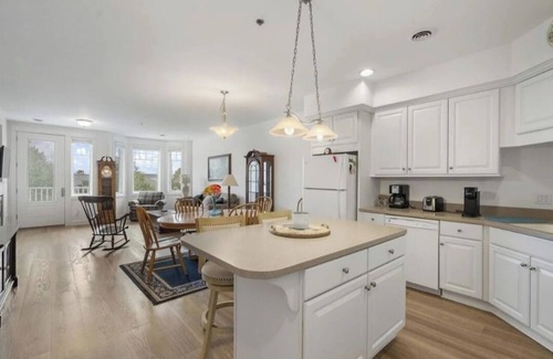 Petoskey Condo | Summer getaway: 2bed/2bath condo w/full kitchen. 30+ day rental.