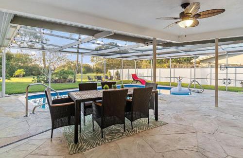Seminole House | Summer Getaway Coastal Sea-Esta 4BD 3BA