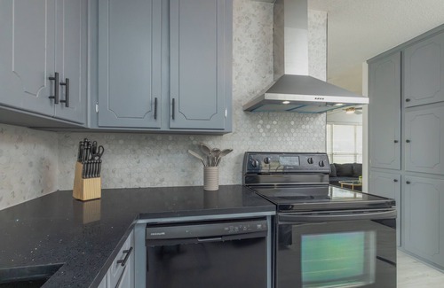 Euless House | Summer Getaway w/Fenced Yard - Near DFW Airport