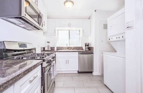 Los Angeles County Apartment | Summer in Venice Beach!, WiFi, Parking, Private Patio