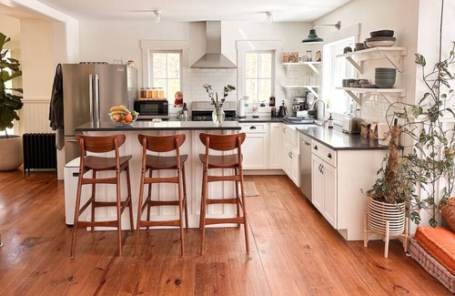 Mount Marion House | SUMMER RENTAL - AVAILABLE FROM JUNE 1 - AUG 31.