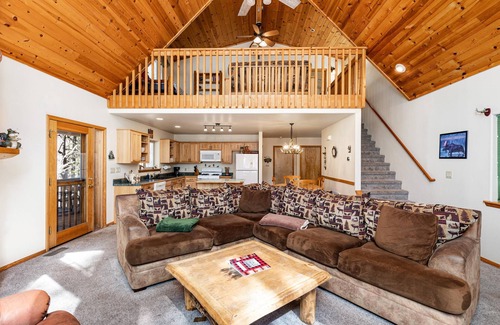 Williams Cabin | Summer Retreat at Moose Manor: Luxury and Adventure Near the Grand Canyon