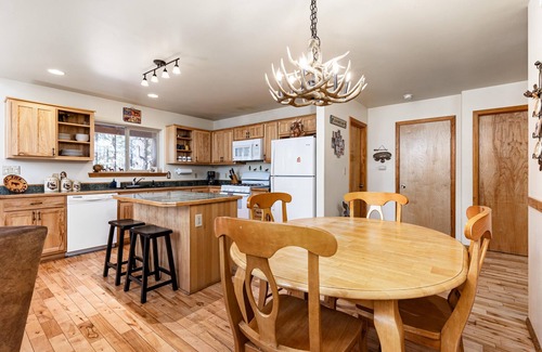 Williams Cabin | Summer Retreat at Moose Manor: Luxury and Adventure Near the Grand Canyon
