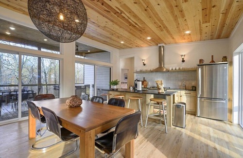 Broken Bow Cabin | Summer Retreat: Chill by the Pool, Compete on the Court