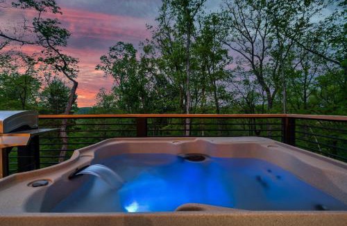 Sevierville House | Summer Retreat Hot Tub Pool Arcade W Grill