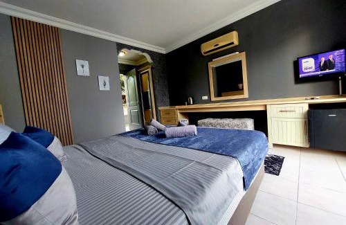 Side Hotel | Summer rose hotel