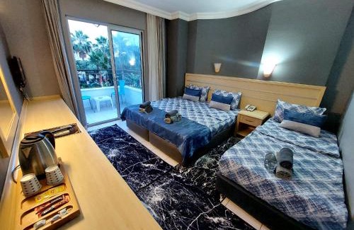 Side Hotel | Summer rose hotel