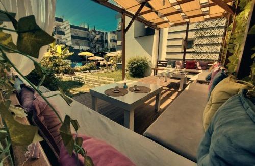 Side Hotel | Summer rose hotel