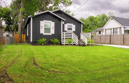 Murray Hill House | ~Summer's Last Cottage Sleeps 7 Hammock & Spa~