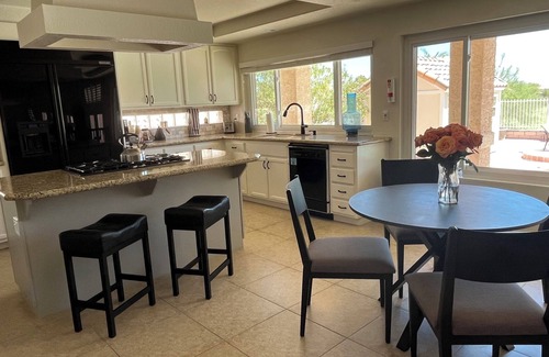 Green Valley House | Summer Sale!Htd Pool SPA, BBQ Fire-pit, Legacy Golf Coarse