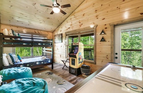 Sevierville House | Summer Sale, Indoor Pool, Pet Stays Free, Movie, HotTub