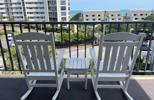 Wrightsville Beach Condo | Summer Sands- Splish Splash Room 405