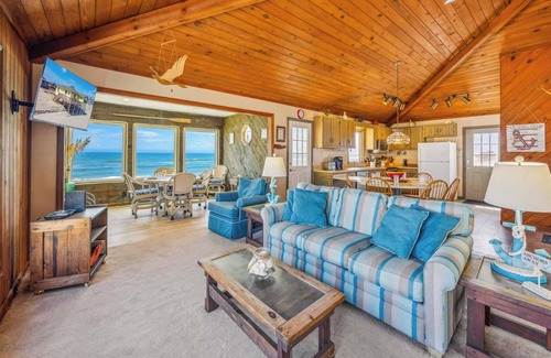 Rodanthe House | SUMMER SAVINGS - Cozy Oceanfront Cottage w/Books, Games, TVs, Stunning Views