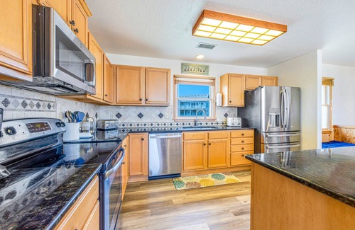 Farrow Shores House | SUMMER SAVINGS - Semi-Oceanfront Dog Friendly Home w/Pool, Hot Tub, Cargo Lift