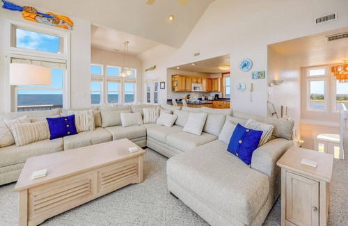 Brigands' Bay House | SUMMER SAVINGS - Soundfront Dog Friendly Home w/Hot Tub and Windsurfing Access