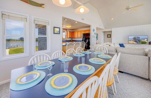 Brigands' Bay House | SUMMER SAVINGS - Soundfront Dog Friendly Home w/Hot Tub and Windsurfing Access