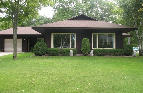 Petoskey Cottage | Summer Season- Beautiful Walloon Lake Cottage Rental