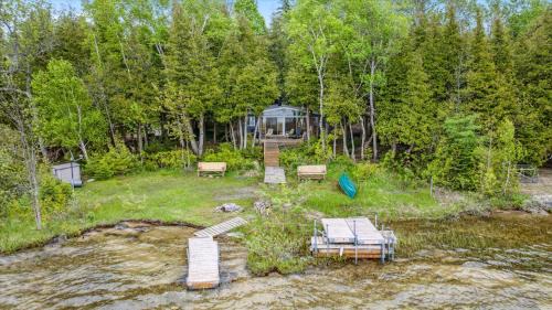 South Bruce Peninsula House | Summer Side Classic Lakefront Escape