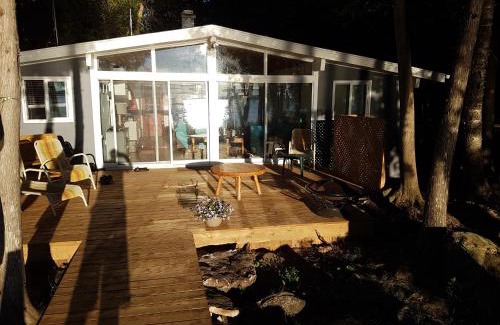 South Bruce Peninsula House | Summer Side Classic Lakefront Escape