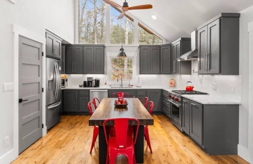Hemlock Hills Cabin | SUMMER SPECIAL! 5-Star Home with 2 King Beds, Trundle, Sleeps 6, & Game Room