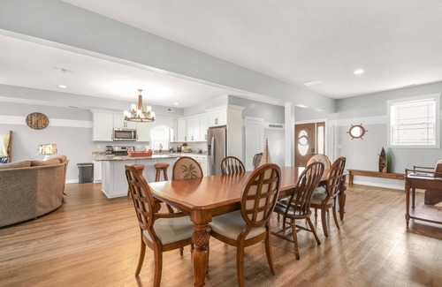 Syracuse House | Summer Special! 6-Bed Channel Home!