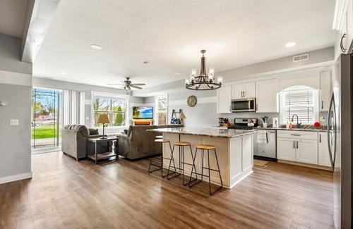Syracuse House | Summer Special! 6-Bed Channel Home!