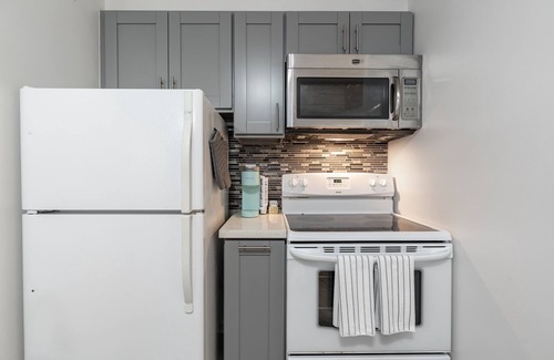 Downtown Honolulu Condo | 😎 Summer Special - Downtown Honolulu Skyview - 1Bed+Den- Free Parking 🏄‍♂️