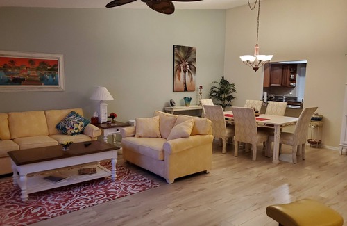 Sarasota Condo | SUMMER SPECIAL LOWER PRICE. 10% MO DISC.!nBeautiful Condo 10 Mins to Siesta Key