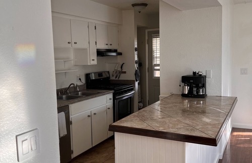 Sierra Vista House | SuMMER Special South Western Charm - minutes from everything! 3/2