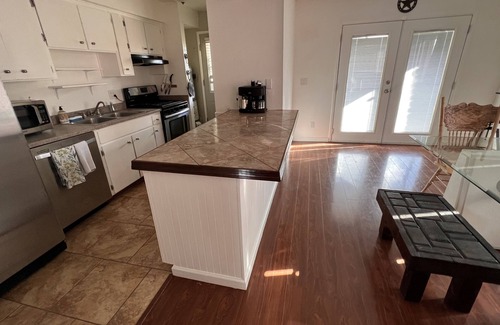 Sierra Vista House | SuMMER Special South Western Charm - minutes from everything! 3/2