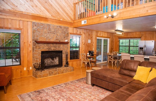 Sylva Cabin | Summer vacation in the mountains w/amazing views