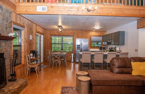 Sylva Cabin | Summer vacation in the mountains w/amazing views