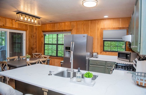 Sylva Cabin | Summer vacation in the mountains w/amazing views