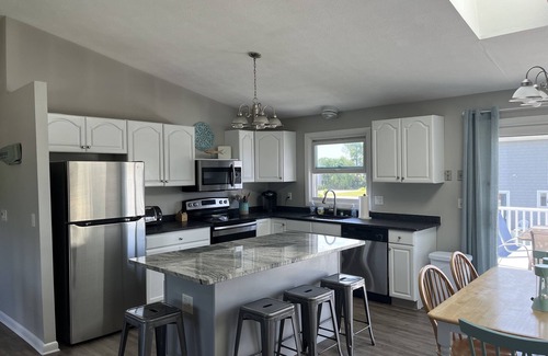 Eastward Look House | Summer Weekly Rental- Short Walk to Scarborough Beach!