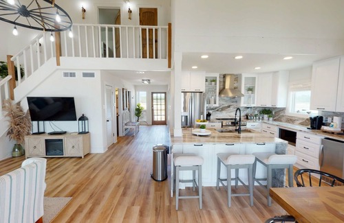Southpointe House | Summer Wind- Direct Beachfront, Shared Pool