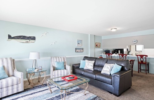 Indian Beach Condo | Summer Winds 403: Oceanfront 2BR 2BA, Complex Amenities!