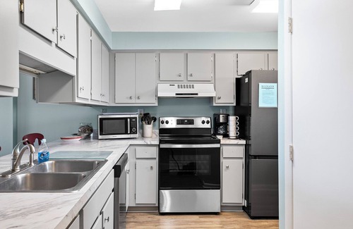 Indian Beach Condo | Summer Winds 403: Oceanfront 2BR 2BA, Complex Amenities!