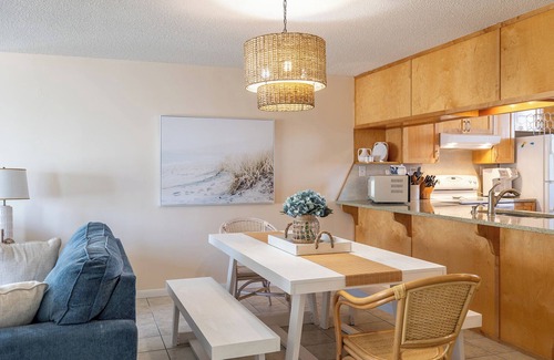 Indian Beach Condo | Summer Winds 428: Oceanfront 2BR 2BA, Complex Amenities!