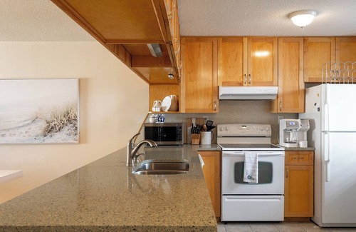 Indian Beach Condo | Summer Winds 428: Oceanfront 2BR 2BA, Complex Amenities!
