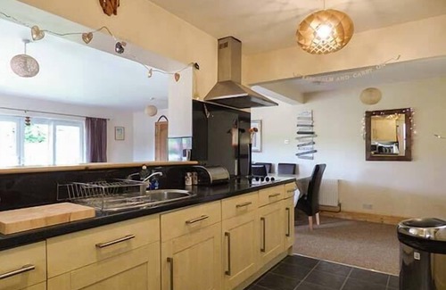 Gorran Haven Cottage | SUMMERFIELD HOUSE WITH HOT TUB, pet friendly in Gorran Haven