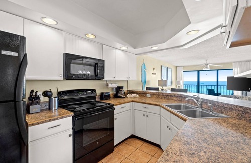 Crescent Beach Condo | Summerhouse 605A - Beachfront, Free Activities Daily, 2 Pools, East End, Hot Tub